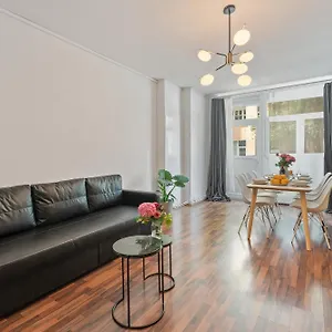33 I Mitte Apartment